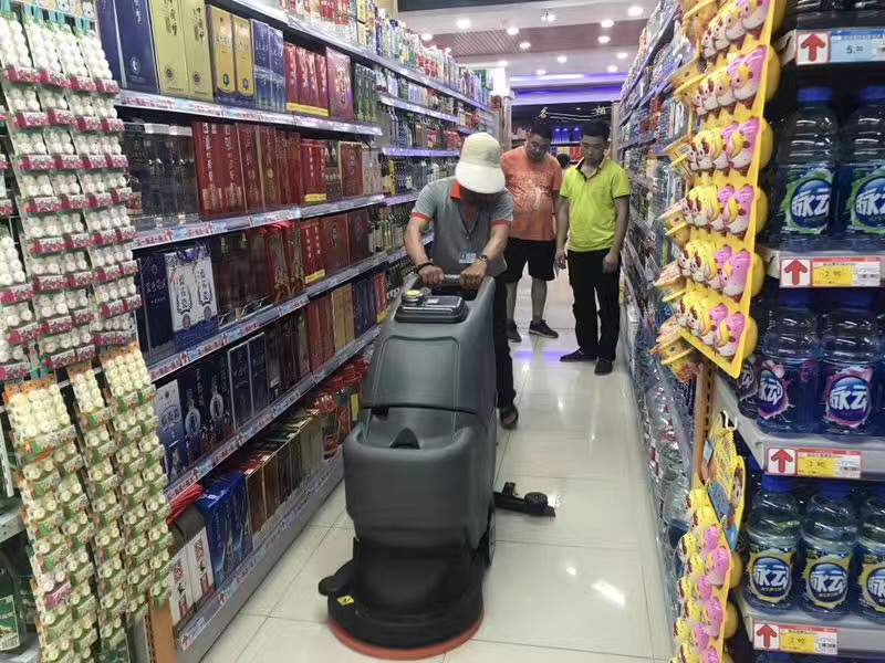 超市地面清洁机使用(yòng)注意事项